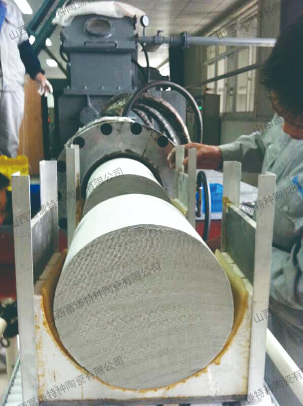 1637052061126164.jpg 臥式成型機(jī) extruder.jpg